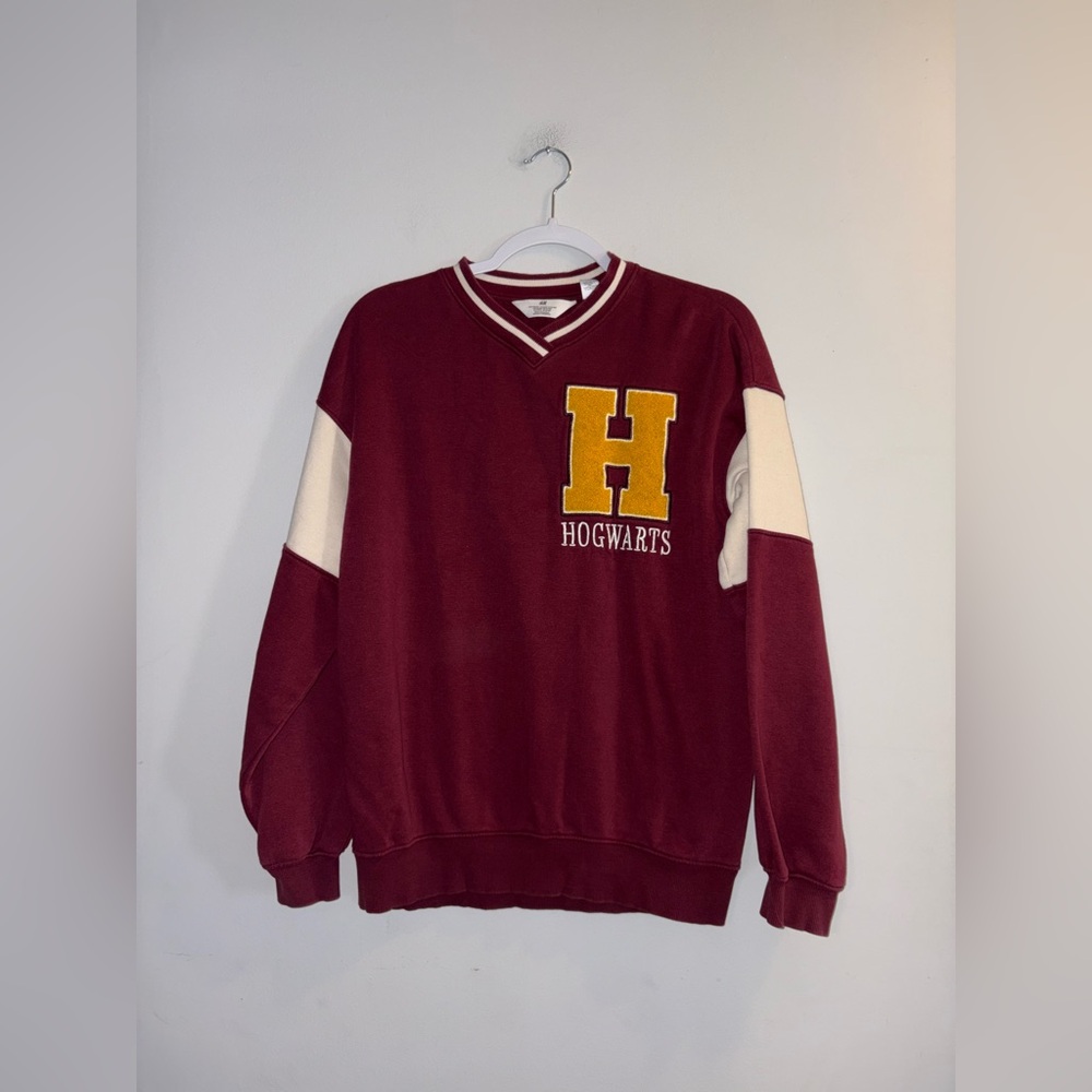 H&M | Burgundy Hogwarts Sweater